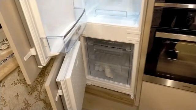 КУХОННЫЙ ГАРНИТУР С МАКСИМАЛЬНОЙ ПРАКТИЧНОСТЬЮ/УДАЧНОЕ РЕШЕ/мебель для кухни в типовом помещении! смотреть онлайн