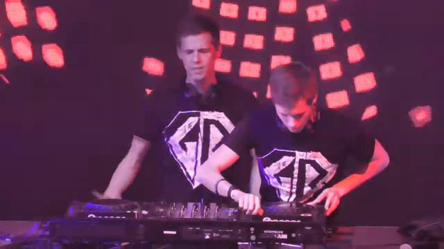 ОКОНЧАНИЕ ВЫСТУПЛЕНИЯ AOF И НАЧАЛО ВЫСТУПЛЕНИЯ GANCHER & RUIN смотреть онлайн