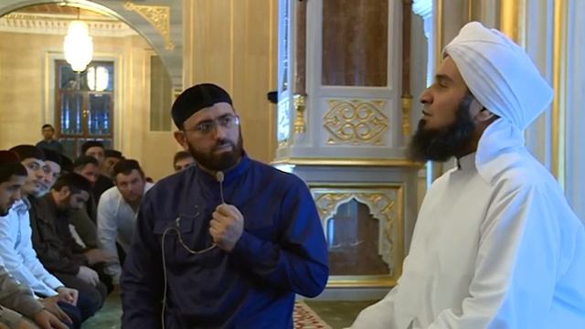 Шейх Али Джифри в мечети 