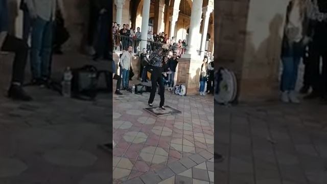 Страстный испанский танец фламенго под сводами Дворца на площади Испании. смотреть онлайн