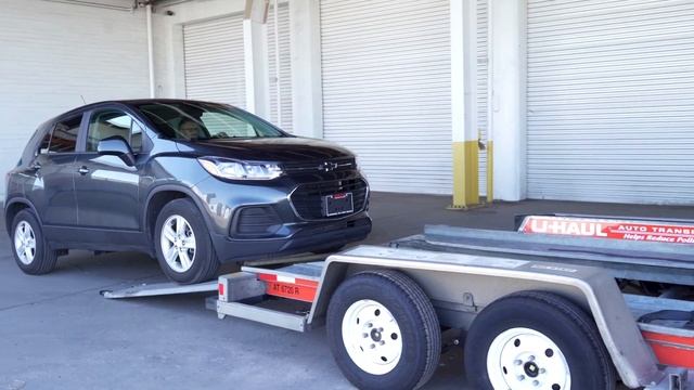 Loading a 2022 Chevy Trax On a U-Haul Car Hauler смотреть онлайн