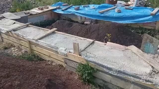 Строительство бани 5х3 с выносом. Часть 1. Фундамент..mp4 смотреть онлайн