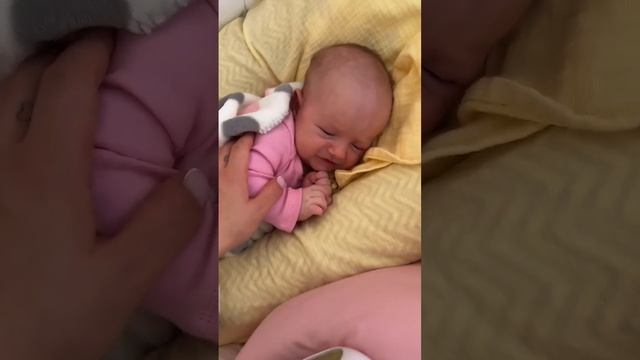 я думала что это колики но оказалось что это она просто тужится для того что вык#$% какашку смотреть онлайн