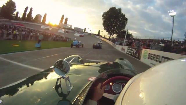 Lotus 11 auf der offenen Radrennbahn смотреть онлайн