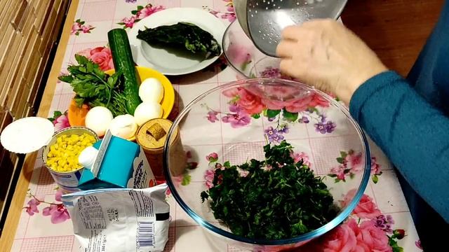 Салат из молодой крапивы. Просто, вкусно и полезно.