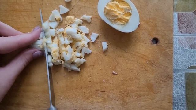 Салат "ОЛИВЬЕ" с докторской колбасой! НОВОГОДНИЙ салат "ОЛИВЬЕ" по классическому рецепту из СССР! смотреть онлайн