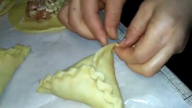 Как красиво защипнуть края эчпочмака. Эчпочмак - татарское национальное блюдо смотреть онлайн