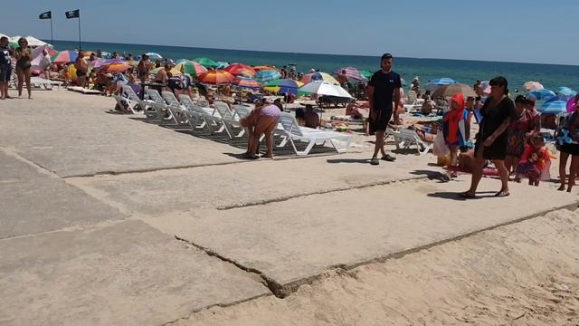 САНАТОРНЫЙ ПЛЯЖ В КИРИЛЛОВКЕ 07.07.2019 ФЕДОТОВА КОСА. КИРИЛЛОВКА 2019. ОТДЫХ НА АЗОВСКОМ МОРЕ смотреть онлайн