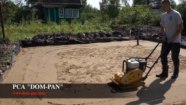 Уплотнение песчаной подушки под ж/б плиту с помощью трамбовки смотреть онлайн