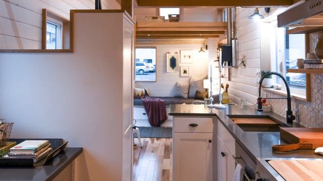 Modern TIny House by TruForm Tiny смотреть онлайн