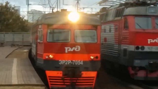 ЧС7-101, ЧС7-087 и ЭР2Р-7054 На станции Кунцево смотреть онлайн