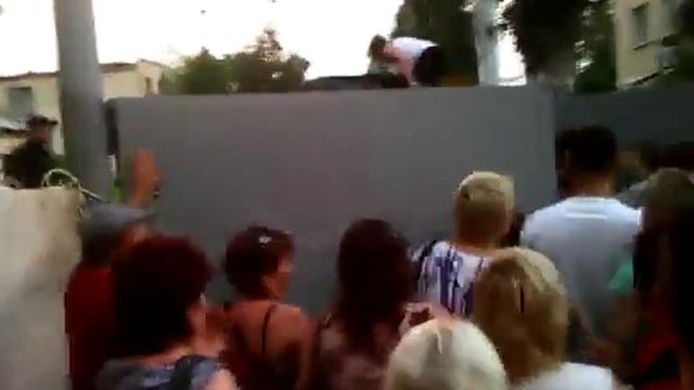 Мелитополь - блокирование воинской части 8.06.2014 смотреть онлайн