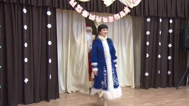 Новогодний утренник в Доме детского творчества смотреть онлайн