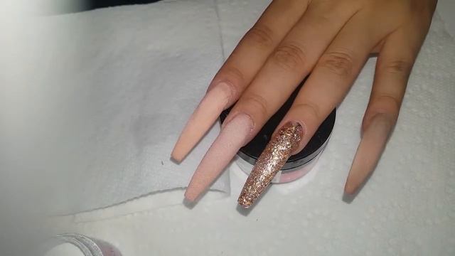 Uñas acrilicas en colores nude y rose gold смотреть онлайн