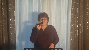 "А  годы летят и уходят мгновением в прошлое"