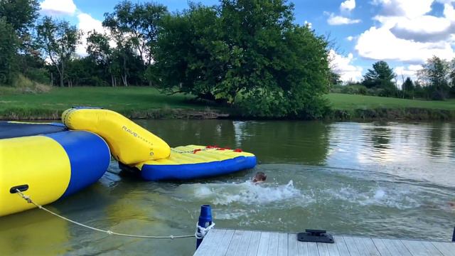 GIANT 'Water Trampoline' ... sort of ... Rave Sports Bongo Bouncer Review смотреть онлайн