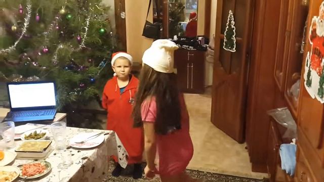 Новогодние представление смотреть онлайн