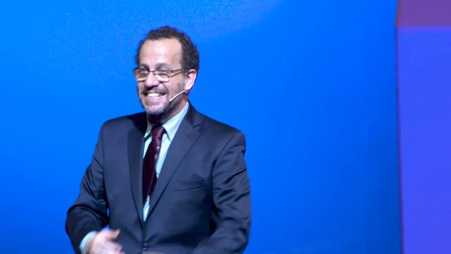 Le pedimos a la audiencia que cante y miren lo que pasó | Sergio Feferovich | TEDxRiodelaPlata смотреть онлайн