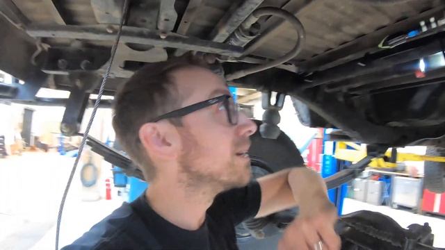 MOVERS & SHAKERS / Desk to Glory / Tank Install смотреть онлайн