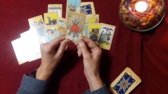 Выбор между двумя мужчинами. Кого выбрать? Гадание на ТАРО смотреть онлайн
