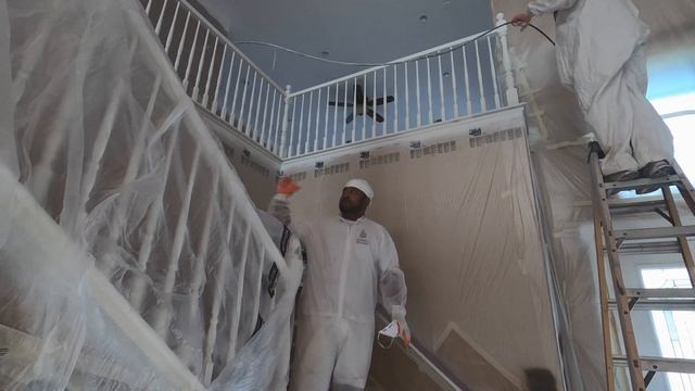 HOW TO PAINT A BANISTER IN 3 SIMPLE STEPS | STAIR RAIING TRANSFORMATION| TUTORIAL 4K смотреть онлайн