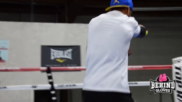 VASYL LOMACHENKO SHOWS FREAKISH ACCURACY WITH THIS COOL TENNIS BALL TECHNIQUE!