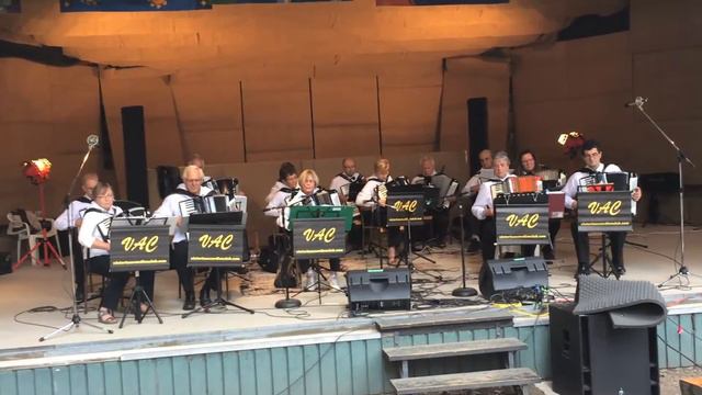 Victoria Accordion Band - La virgen de la Macarena смотреть онлайн