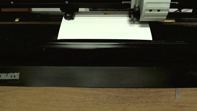 A #DIY modification on a vinyl cutter - Making a multicolor pen plotter-drawing machine смотреть онлайн