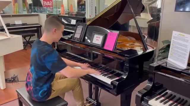 Bought a grand piano today! Yamaha GC1 dislavier. смотреть онлайн