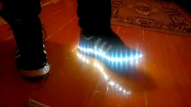 Музыкальная подсветка на кроссовках Adidas смотреть онлайн