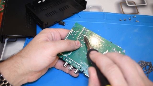 Приставка цифрового ТВ LIT 1430HD. Самый простой ремонт с применением паяльника. смотреть онлайн