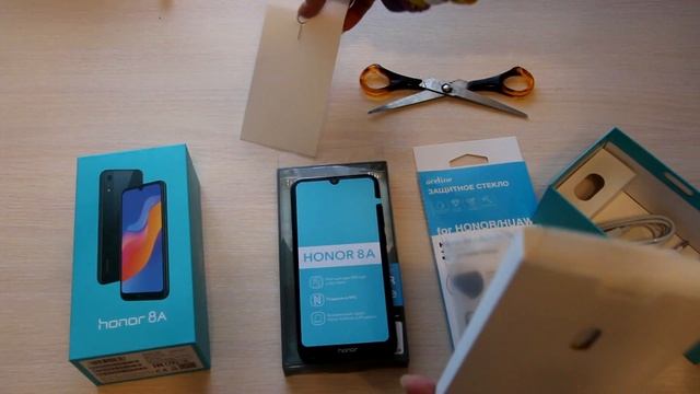 Honor 8A распаковка / Хонор 8А в комплекте с бампером и защитным стеклом (8497 руб) смотреть онлайн