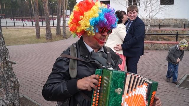 клоун паёт частушки весёлые) смотреть онлайн