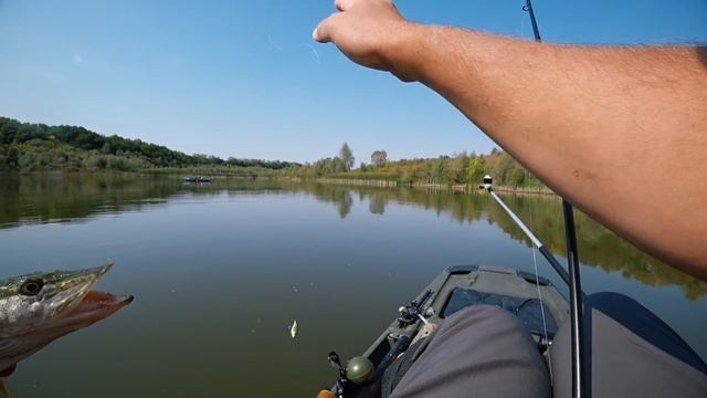 Она плакала от счастья - ПЕРВАЯ ЩУКА ЖЕНЫ! Рыбалка с женой - ловля щуки! Рыбалка на каяке смотреть онлайн