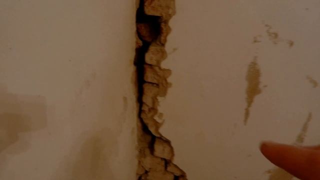 Трещины в стене дома по 6 Парковой 28-11 смотреть онлайн