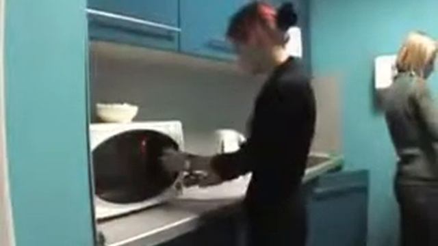 Говорящая микроволновка прикол, шутки студентов смотреть онлайн