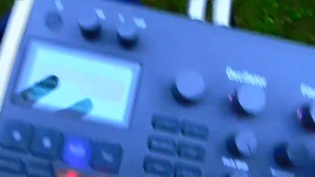 (EMX)-(2) "Ants in Your Pants" (TECKNO TUNE) live смотреть онлайн