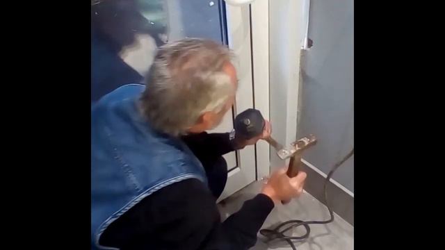 Птичку жалко... смотреть онлайн