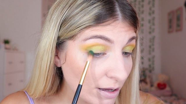 BRATZ X MAKEUP REVOLUTION | JADE EYESHADOW PALETTE REVIEW & TUTORIAL | KezziesCorner смотреть онлайн