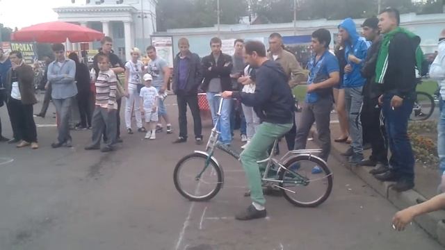 Учимся кататься на велосипеде (ВДНХ) смотреть онлайн