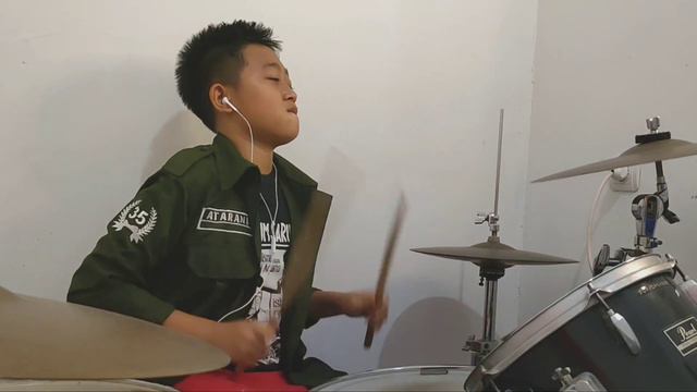 Prom Queen Beach Bunny - Drum Cover смотреть онлайн