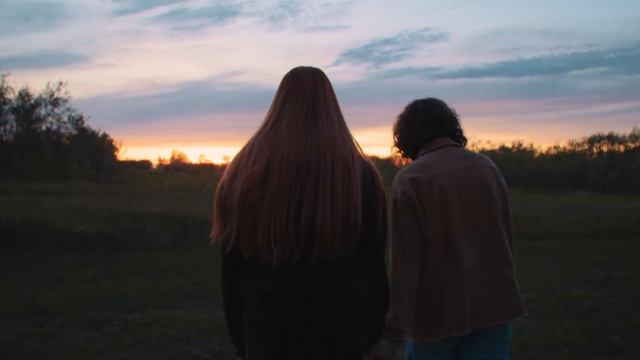A wide-eyed teenage girl befriends a pair of eccentric young adults for the summer | Melted смотреть онлайн