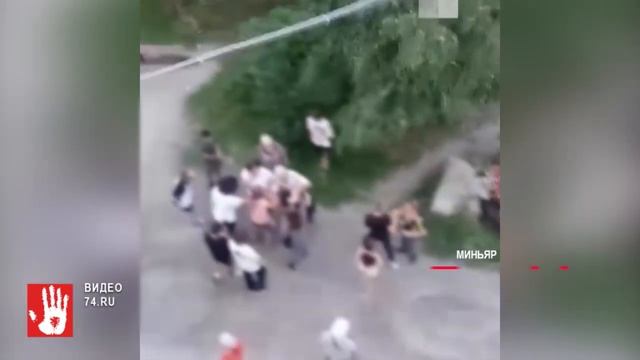 В Миньяре директор школы набросилась на школьницу смотреть онлайн