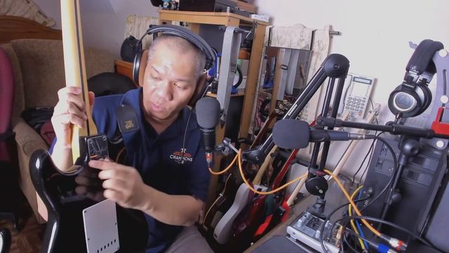 Fake versus Real Fender Stratocaster смотреть онлайн