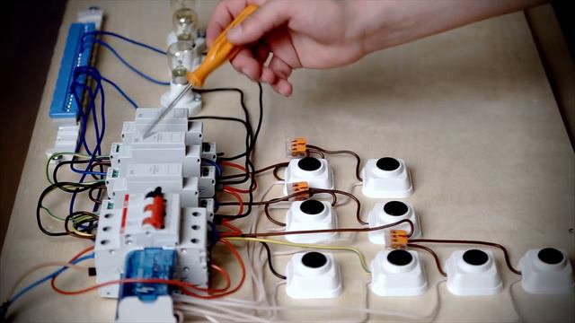 Импульсное реле. Управление освещением в доме и квартире. Реле света бистабильное. Схема смотреть онлайн