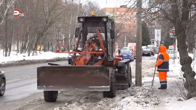 На улице Народная 2 марта велись работы по уборке снега. смотреть онлайн