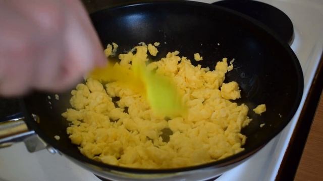 Жареный рис с яйцом по-китайски. смотреть онлайн