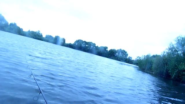 ловля окуня на КЛАЧ в грозу смотреть онлайн