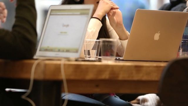 Чем человек отличаются от животного? Как работают потребности у людей? смотреть онлайн