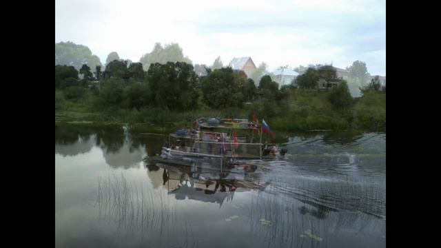 КТО кораблик смастерил, По реке его пустил.? Ты плыви, кораблик мой, А потом вернись домой! смотреть онлайн